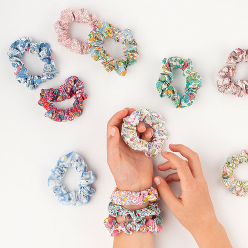AA07 GIRLS Scrunchie  - Liberty Print